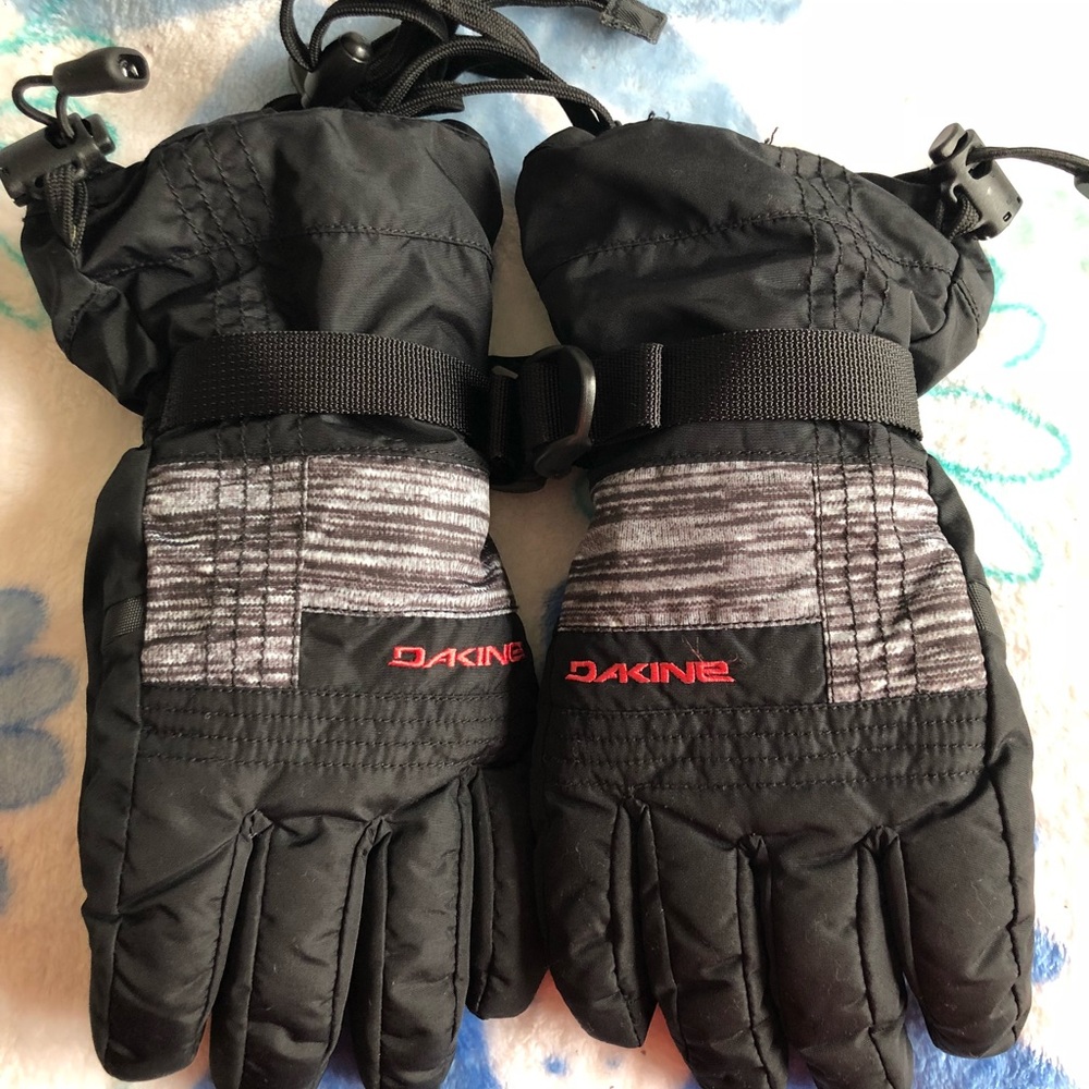 Snowboarding gloves